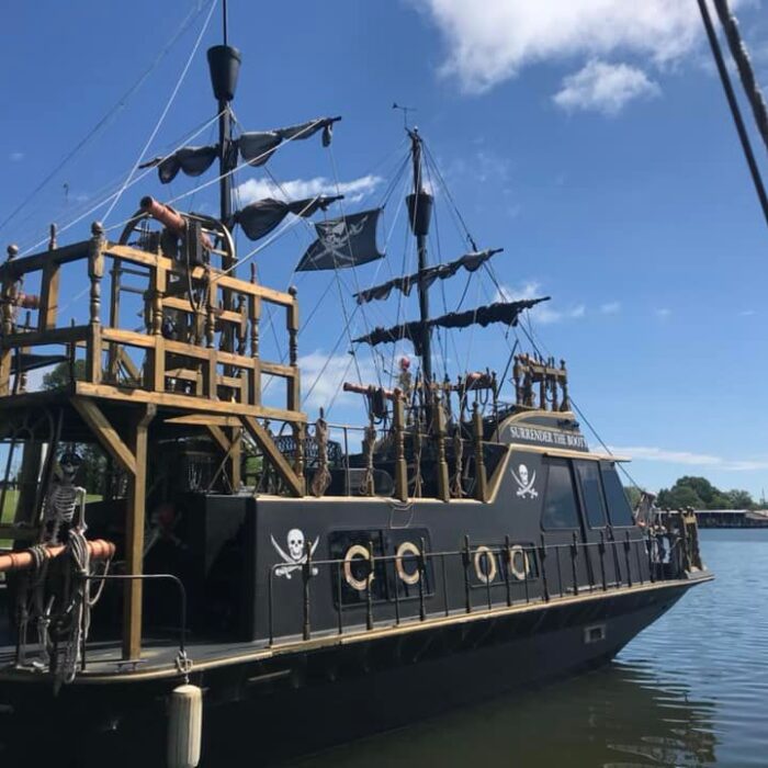 Man lists incredible PIRATE SHIP houseboat for just £41,000 – complete with skeleton crew and cannons